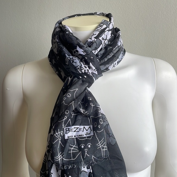 Grey Cat Scarf - Picture 2 of 3